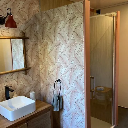 16 Bis-gîte-hôtel-appartement *