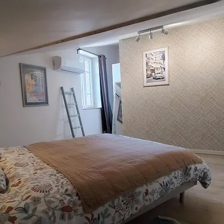 16 Bis-gîte-hôtel-appartement *